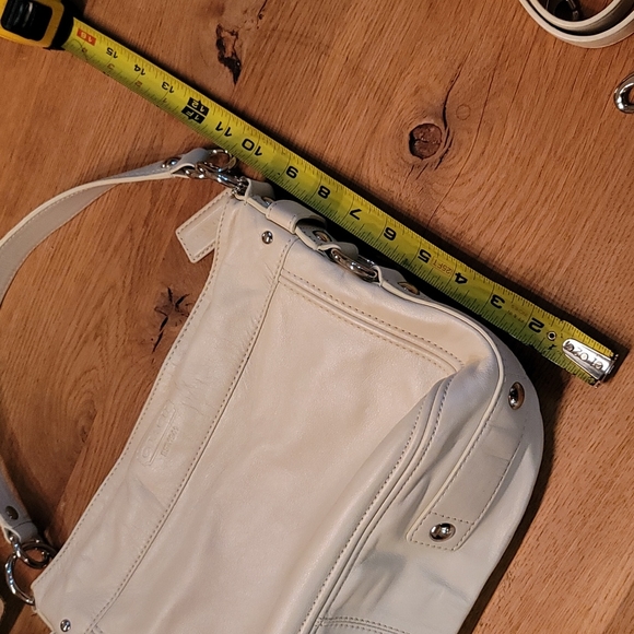 EUC Coach Leather Shoulder Bag 👜👜 - Picture 11 of 12